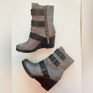 Beautiful gray Sorel booties. Super cute and fun. Size 8